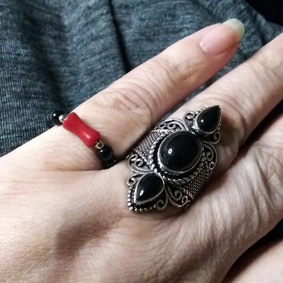 Dainty BeadRing! Size 5 Genuine Coral + Black Stone Beaded Midi Knuckle Ring - Picture 1 of 6